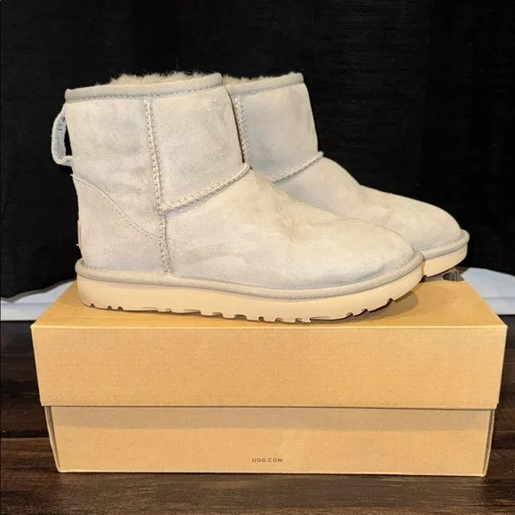 UGG Classic Mini II - Light Gray - Picture 1 of 7